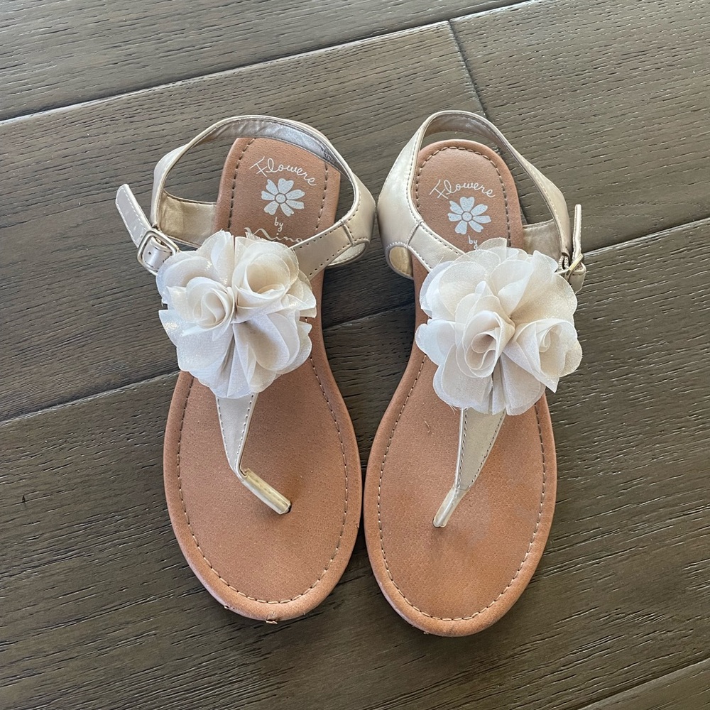 Sandals size 5